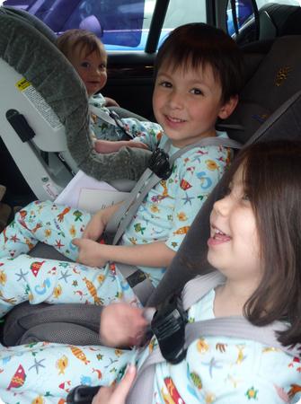 http://www.deliciousbaby.com/static/content/multimedia/2011/07/25/tn-three_carseats-550x450-rd10.jpg